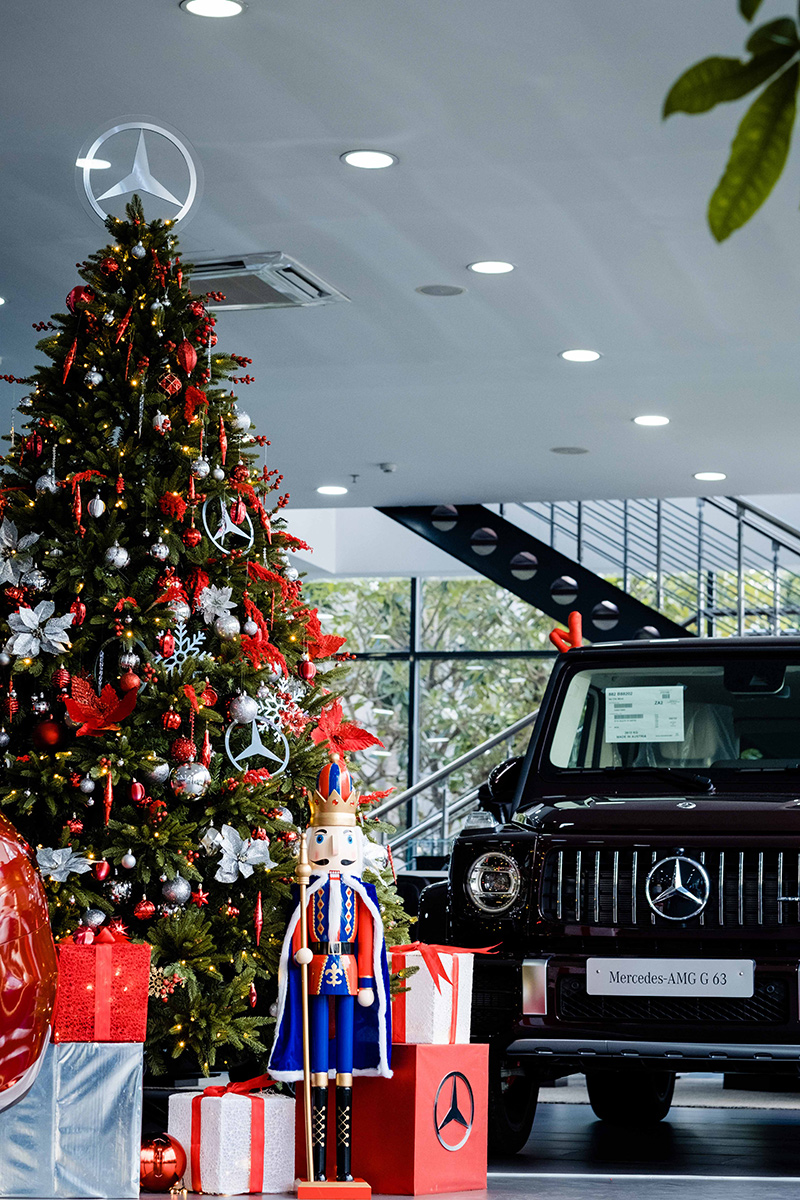 MAJESTIC CHRISTMAS